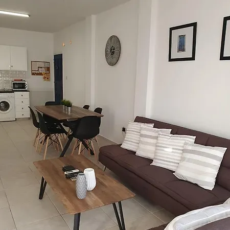 Gem - 10 Min Walk To The Sea, Harbor And Mall Appartamento Paphos