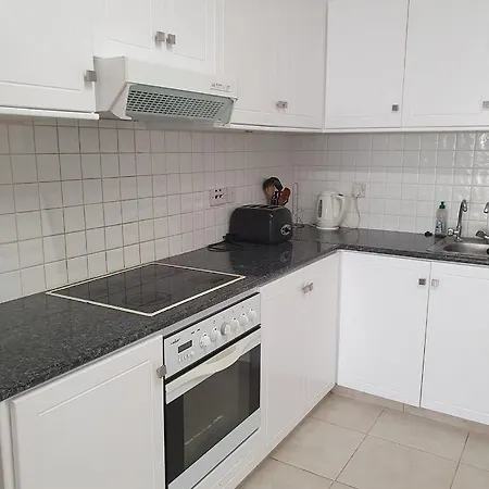 Gem - 10 Min Walk To The Sea, Harbor And Mall Appartement Paphos