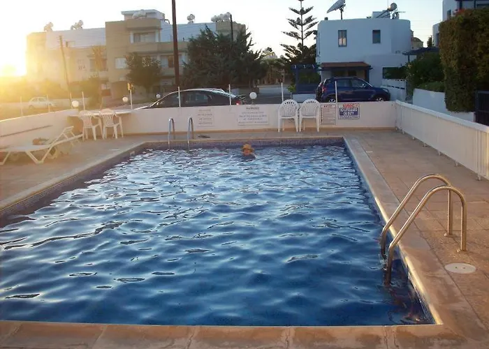 Gem - 10 Min Walk To The Sea, Harbor And Mall Apartamento Paphos