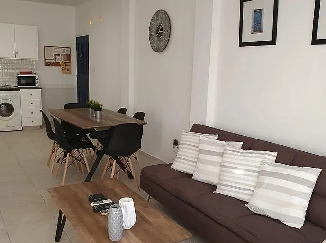 Gem - 10 Min Walk To The Sea, Harbor And Mall Apartamento Paphos