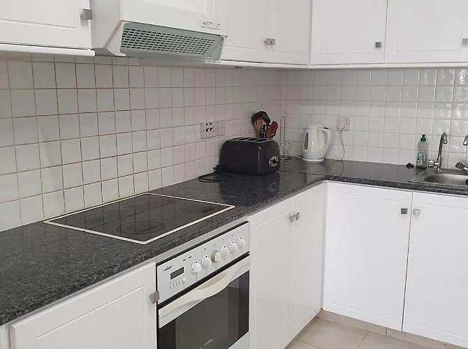 Gem - 10 Min Walk To The Sea, Harbor And Mall Apartamento Paphos