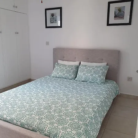 Gem - 10 Min Walk To The Sea, Harbor And Mall Apartment Paphos